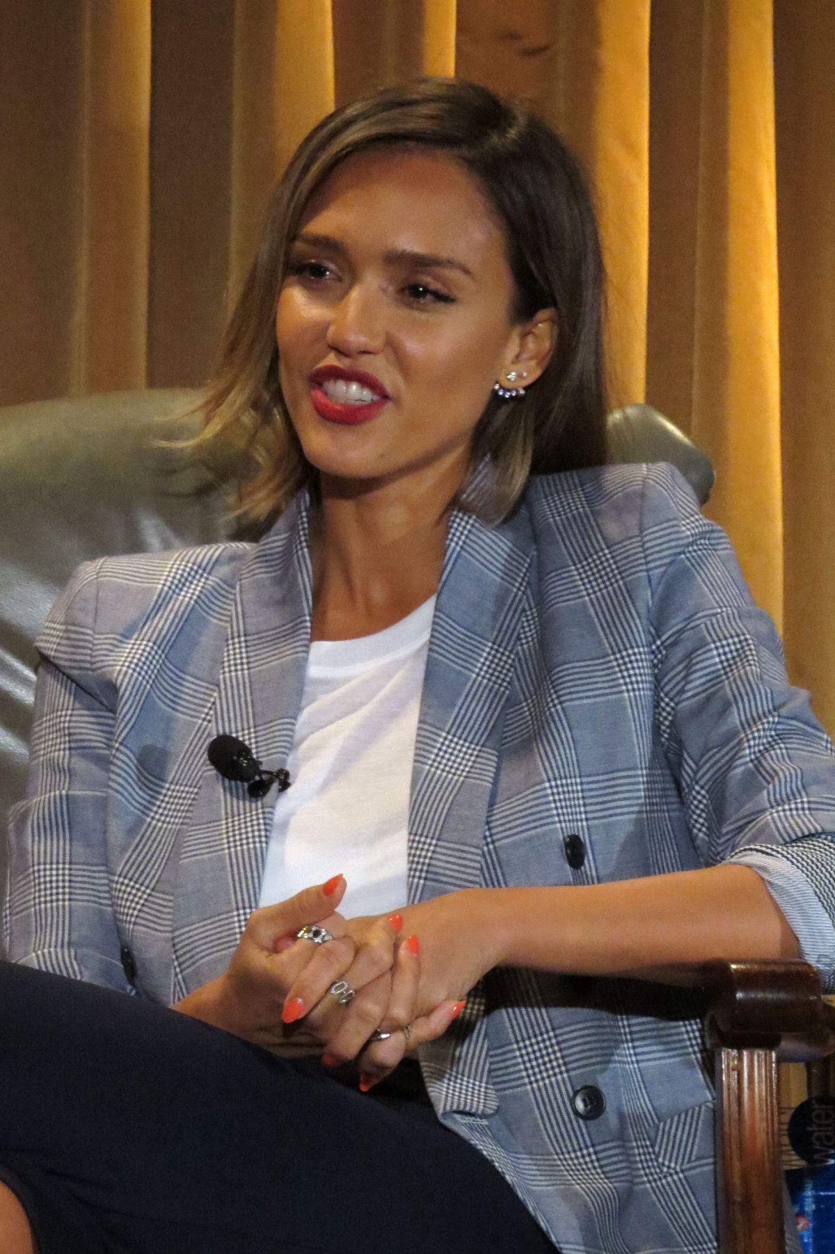 JESSICA ALBA at Honest Company Q&A in Beverly Hills – HawtCelebs