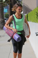 JESSICA ALBA Jeading to Yoga Class in Los Angeles