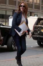 JULIA ROBERTS Arrives on the Set of Money Monster in New York
