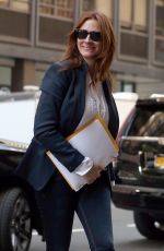 JULIA ROBERTS Arrives on the Set of Money Monster in New York