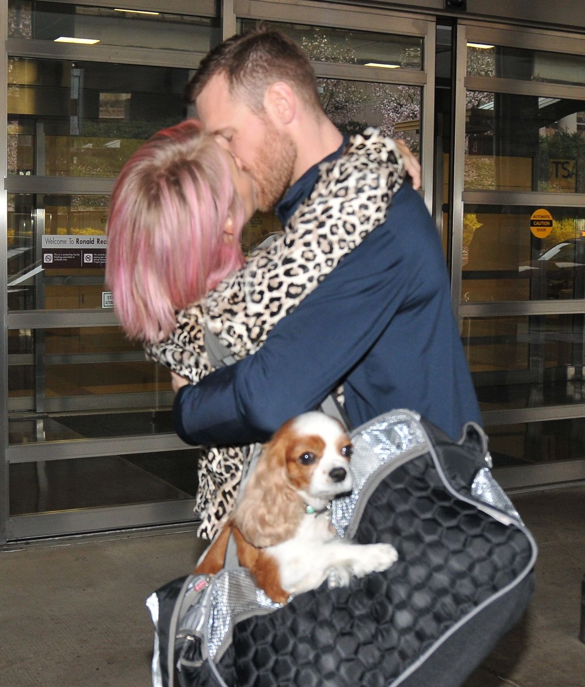 JULIANNE HOUGH and Brooks Laich Kissiing at the Airport in Washington JULIANNE HOUGH and Brooks Laich Kissiing at the Airport in Washington