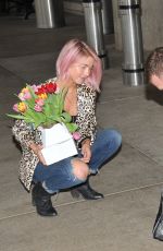 JULIANNE HOUGH and Brooks Laich Kissiing at the Airport in Washington