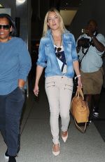 KATE HUDSON Arrives at Los Angeles International Airport