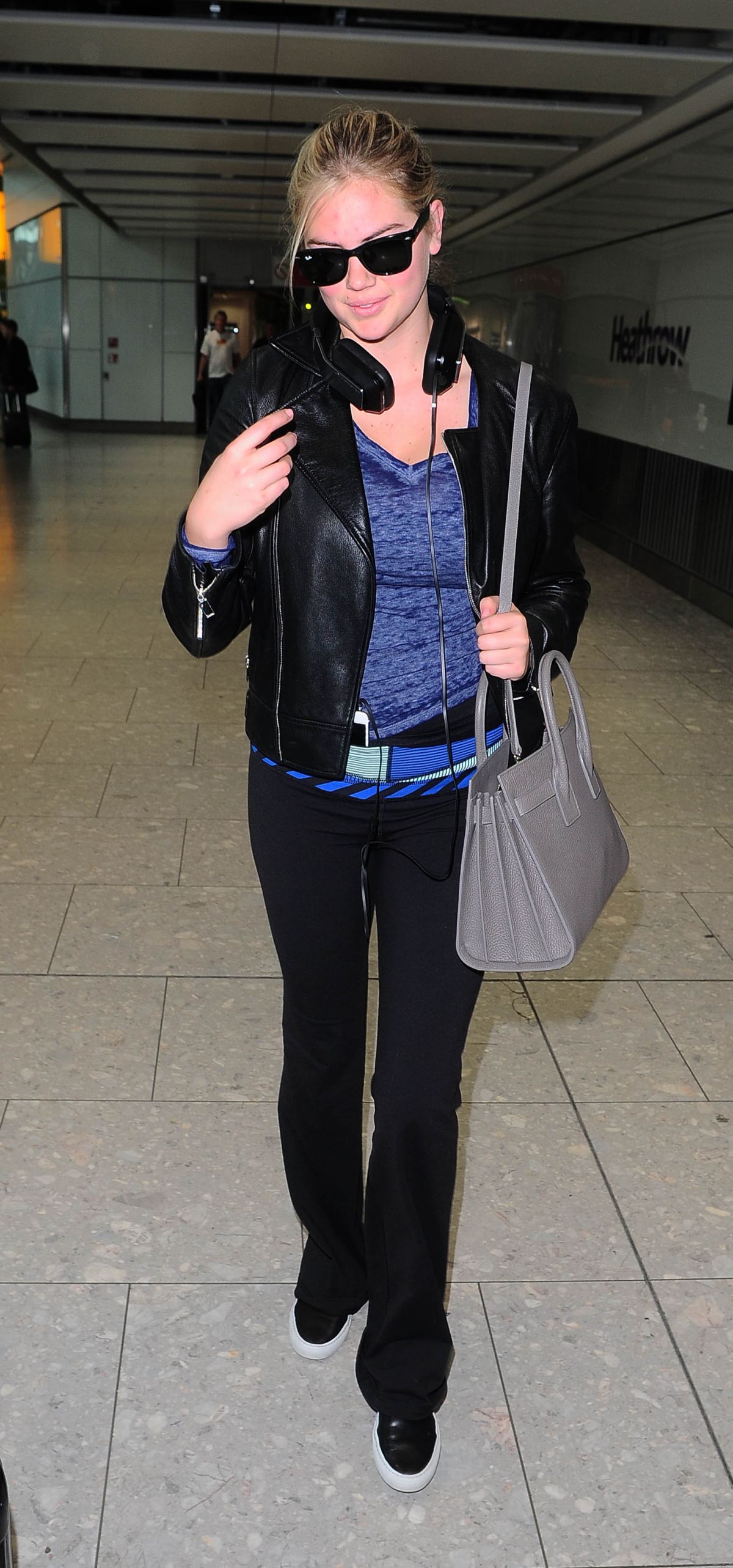 KATE UPTON Arrives at Heathrow Airport 04/25/2015 KATE UPTON Arrives at Heathrow Airport 04/25/2015