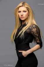 KATHERYN WINNICK in Bello Magazine, April 2015 Issue