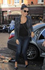 KELLY BROOK in Jeans Arrives at Her Hotel in London