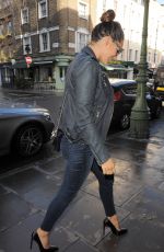 KELLY BROOK in Jeans Arrives at Her Hotel in London