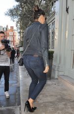 KELLY BROOK in Jeans Arrives at Her Hotel in London