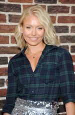 KELLY RIPA Arrives at The Late Show with David Letterman