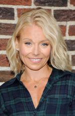 KELLY RIPA Arrives at The Late Show with David Letterman