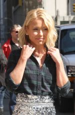 KELLY RIPA Arrives at The Late Show with David Letterman