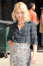 KELLY RIPA Arrives at The Late Show with David Letterman