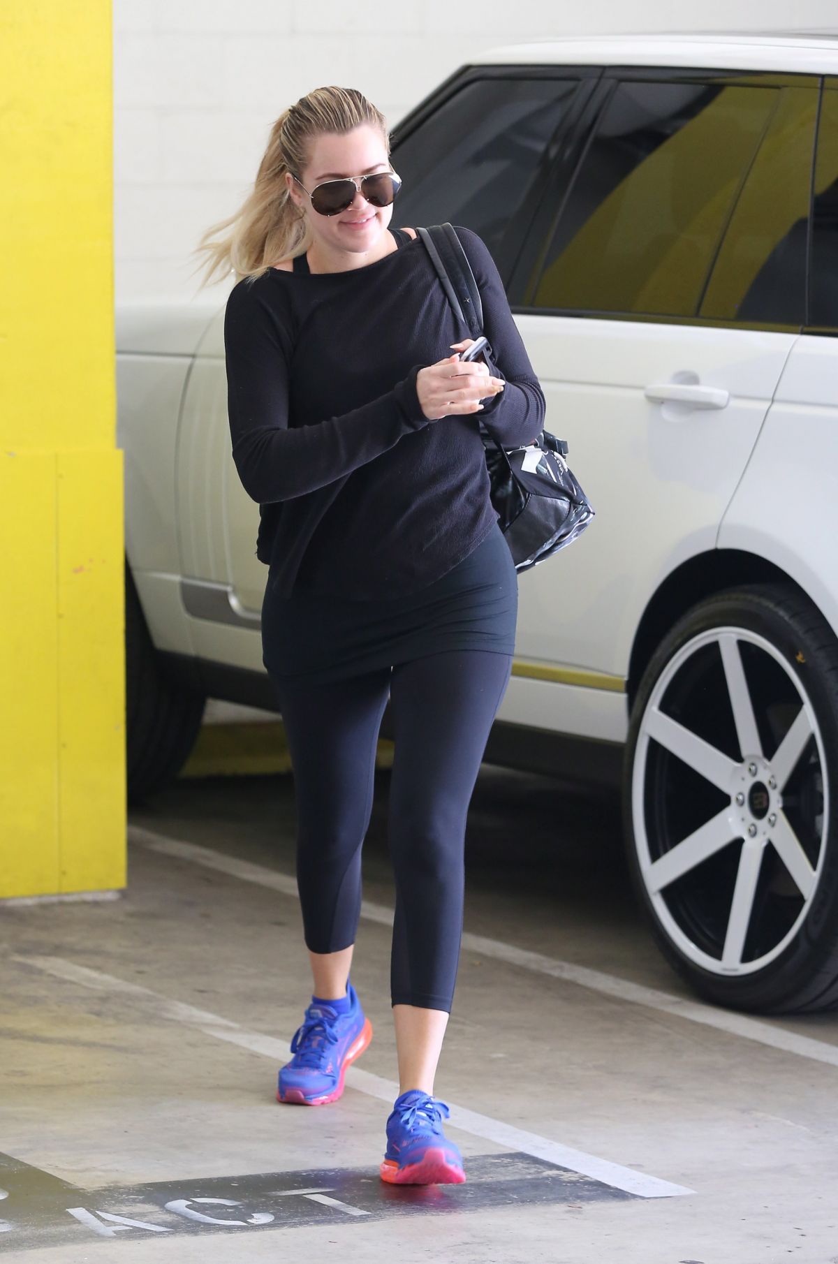 KHLOE KARDASHIAN in Tights at a Gym in Beverly Hills – HawtCelebs