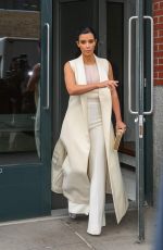 KIM KARDSHIAN Lleaves Her Apartment in New Aork 04/24/2015