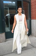 KIM KARDSHIAN Lleaves Her Apartment in New Aork 04/24/2015