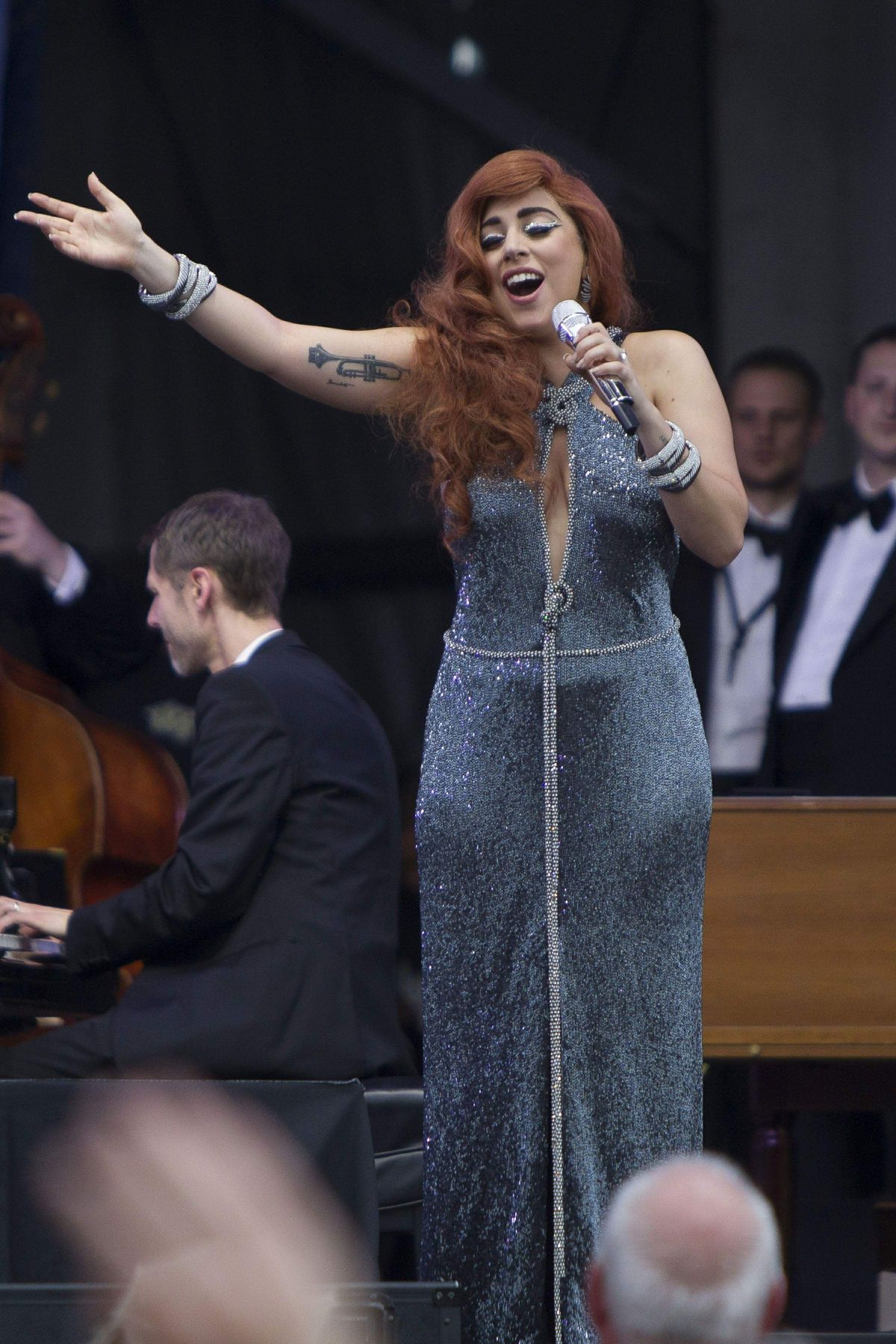 lady-gaga-and-tony-bennett-performs-at-n