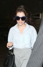 LORDE Arrives at LAX Airport in Los Angeles 04/26/2015