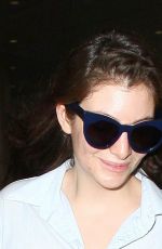 LORDE Arrives at LAX Airport in Los Angeles 04/26/2015