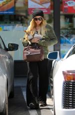 PARIS HILTON at 7 EBen in Beverly Hills