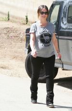 Pregnanr JENNIFE LOVE HEWITT Out and About in Santa Monica