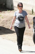 Pregnanr JENNIFE LOVE HEWITT Out and About in Santa Monica