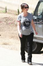 Pregnanr JENNIFE LOVE HEWITT Out and About in Santa Monica
