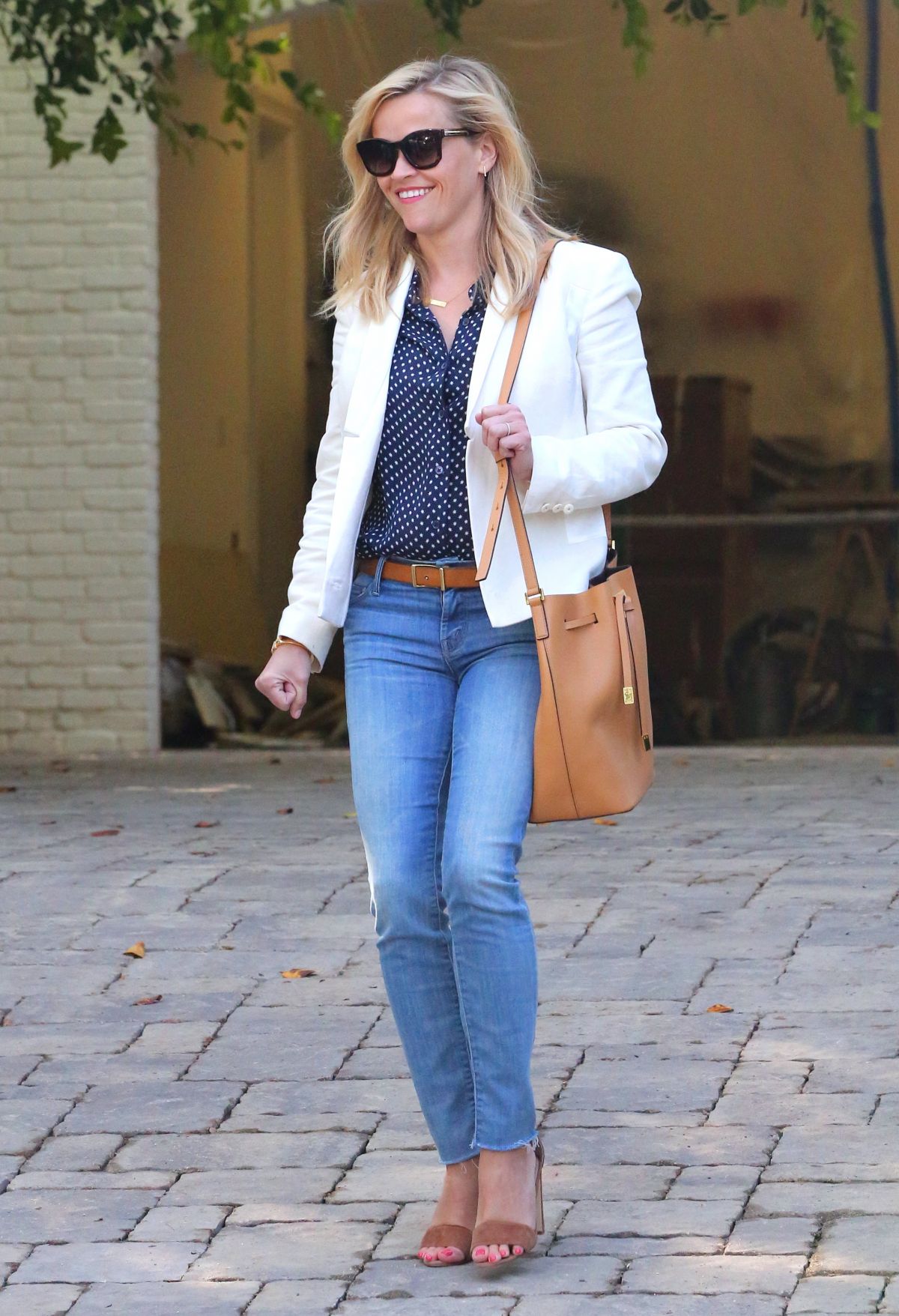 REESE WITHERSPOON Leaves Her New House in Pacific Palisades – HawtCelebs