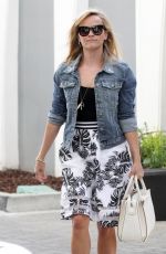 REESE WITHERSPOON Leaves Her Office in Beverly Hills