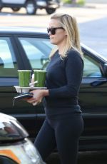 REESE WITHERSPOON Lleaves a Grocery Store in Santa Monica