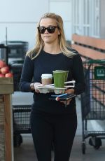 REESE WITHERSPOON Lleaves a Grocery Store in Santa Monica
