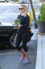 REESE WITHERSPOON Lleaves a Grocery Store in Santa Monica