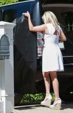 REESE WITHERSPOON Out and About in Bel Air