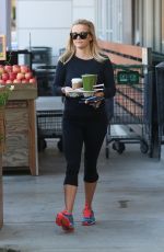 REESE WITHERSPOON Picks Up Some Drinks Out in Santa Monica