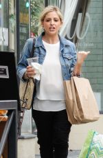 SARAH MICHELLE GELLAR Leaves a Spa in Beverly Hills 04/24/2015