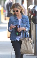 SARAH MICHELLE GELLAR Out and About in Santa Monica 04/29/2015