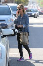 SARAH MICHELLE GELLAR Out and About in Santa Monica 04/29/2015