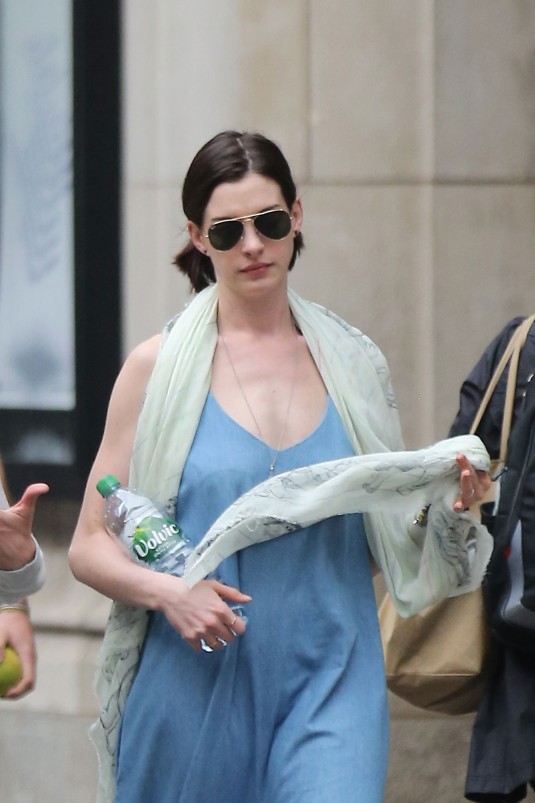 ANNE HATHAWAY Heading to Public Theatre in New York