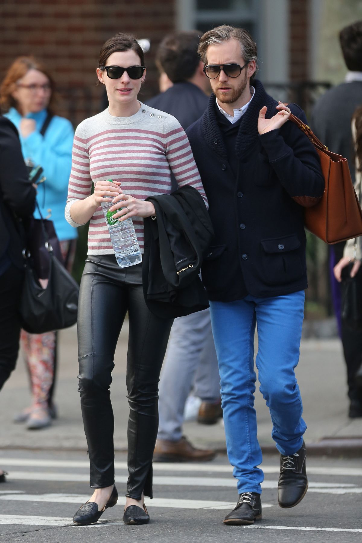 ANNE HATHAWAY and Adam Shulman Out in New York 05/22/2015 – HawtCelebs