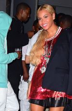 BEYONCE Leaves Terminal 5 in New York 05/17/2015