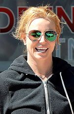BRITNEY SPEARS Leaves Drenched Fitness in Thousand Oaks 05/10/2015