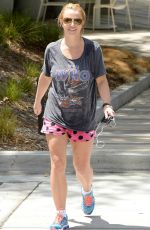 BRITNEY SPEARS Out and About in Westlake Village 05/11/2015