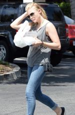 CHLOE MORETZ at Beverly Glen Shopping Center in Beverly Hills 05/11/2015