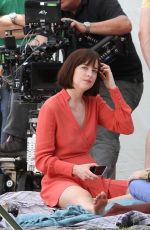 DAKOTA JOHNSON on the Set of How to be Single 05/28/2015