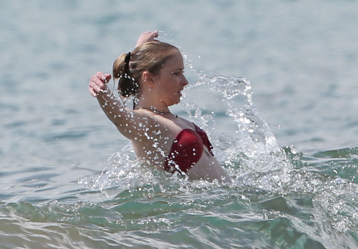 elisabeth-harnois-in-bikini-at-a-beach-in-20.