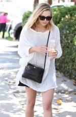ELIZABETH OLSEN Leaves Farmer
