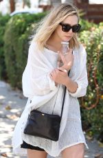 ELIZABETH OLSEN Leaves Farmer