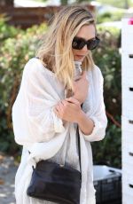ELIZABETH OLSEN Leaves Farmer