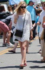 ELIZABETH OLSEN Leaves Farmer