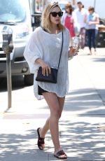 ELIZABETH OLSEN Leaves Farmer