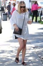 ELIZABETH OLSEN Leaves Farmer